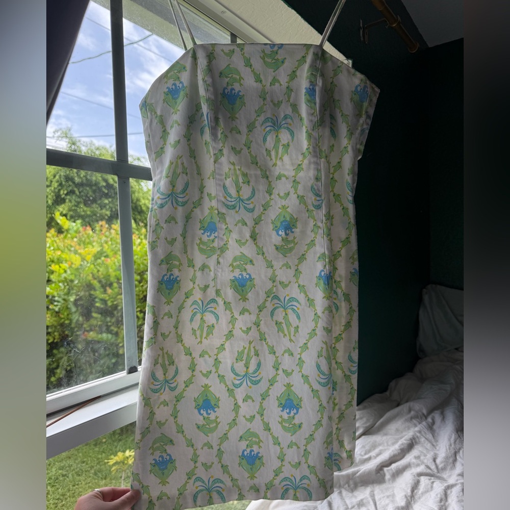 Chic Strapless Dress with Green and Blue Floral Pattern